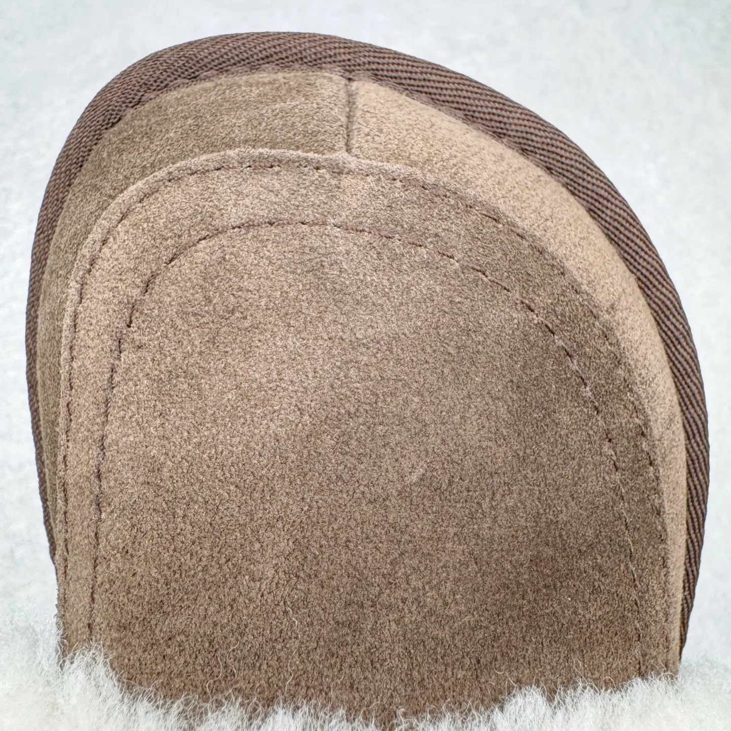 Pick up locally 💰 440 UGG slippers 1206 letter embroidered classic short-tube autumn and winter sheep fur all-in-one snow boots All shoes are made from the same factory as ZP Longfeng A-grade Australian imported sheep fur all-in-one Brand OEM production line Fully follow the ZP process flow OEM original pattern maker Adhere to no original shoes and no development selection Pay attention to every detail The most authentic version on the market TREADLITE "Light Wing" technology outsole Lightweight/durable/flexible/pile size: 35 36 37 38 39 40 Coding: by2936070